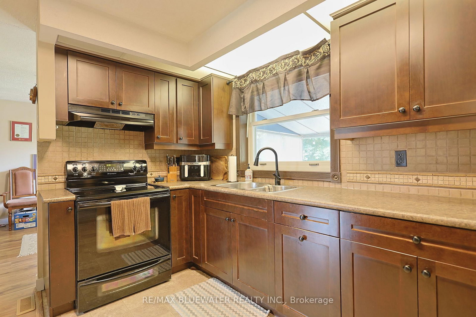 9997 Edward Street • Lambton Shores, ON photo 21
