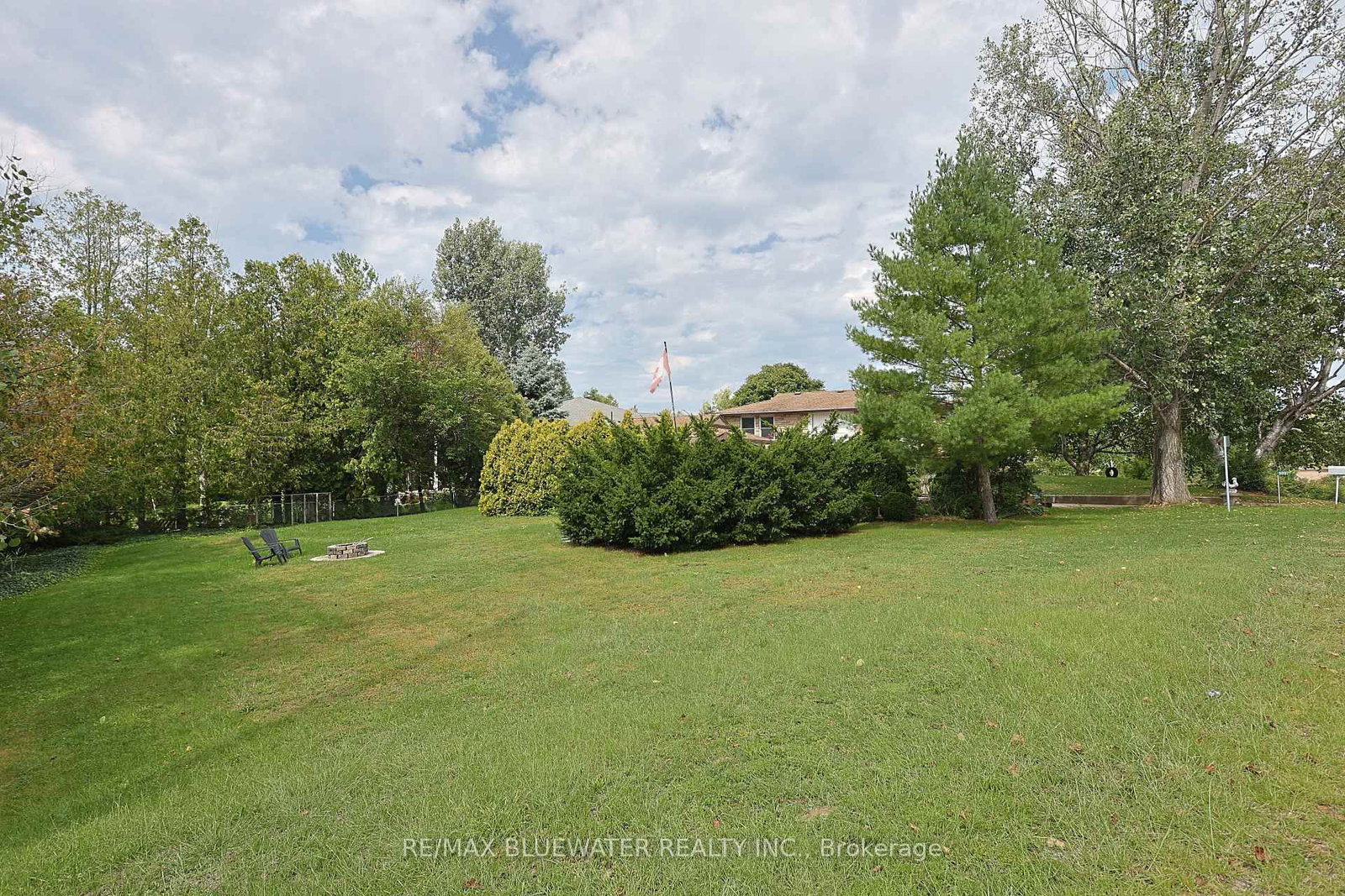 9997 Edward Street • Lambton Shores, ON photo 40