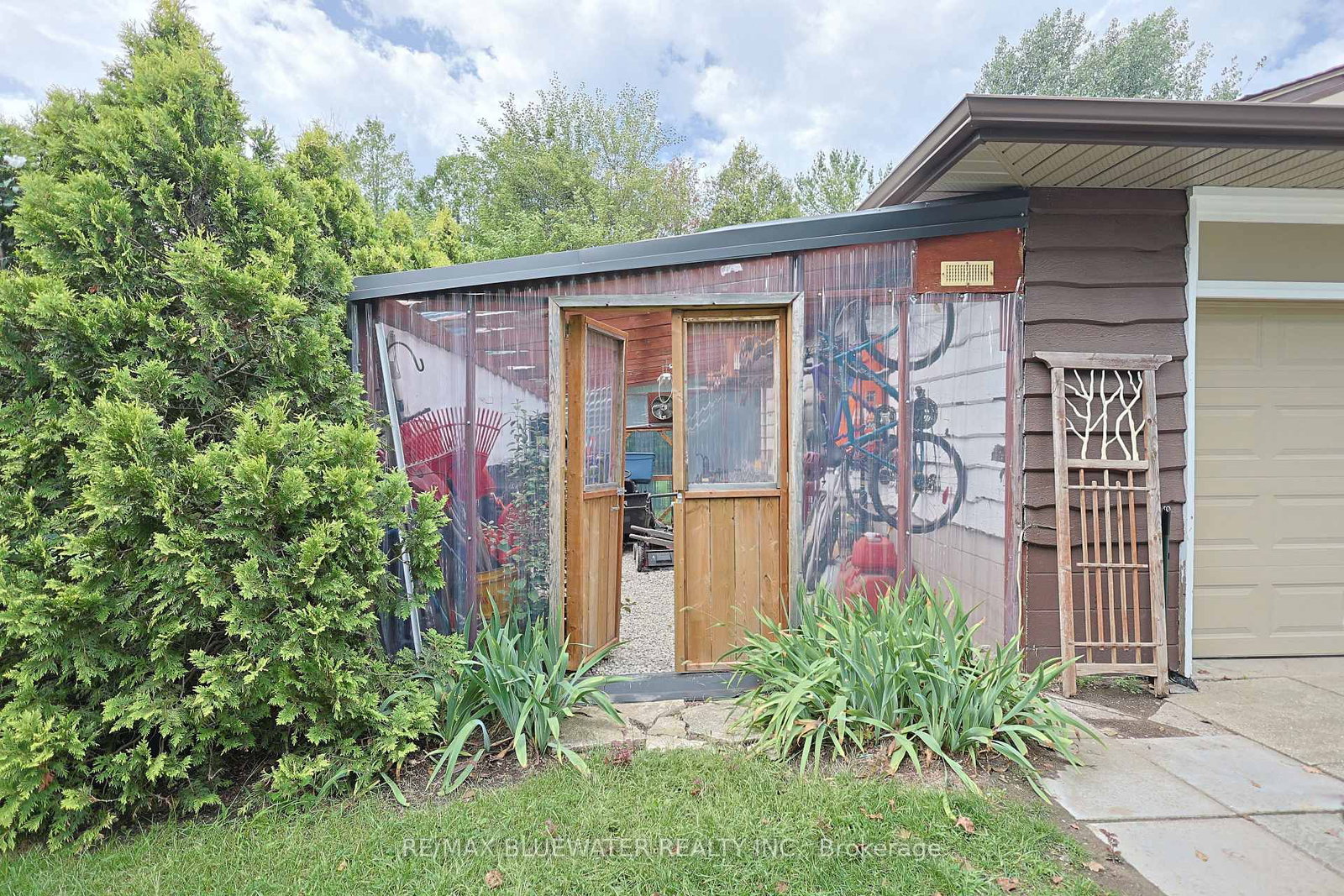 9997 Edward Street • Lambton Shores, ON photo 41