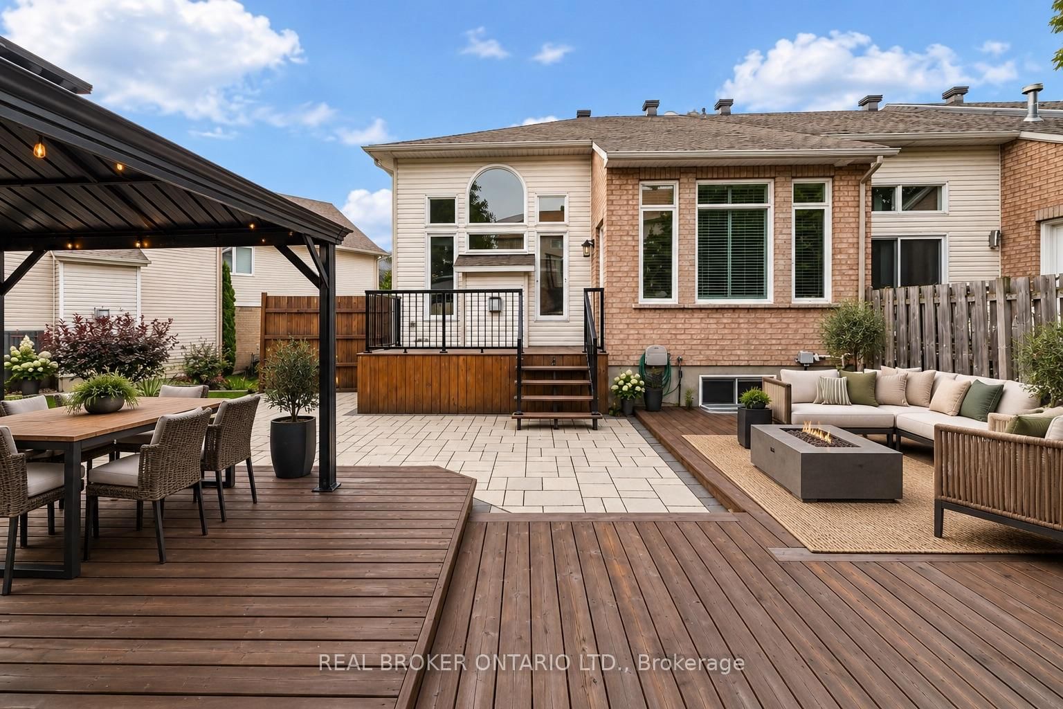 132 Macassa Circle • Ottawa, ON photo 4