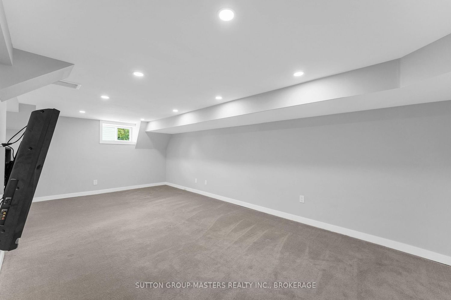 945 Victoria Street • Kingston, ON photo 25