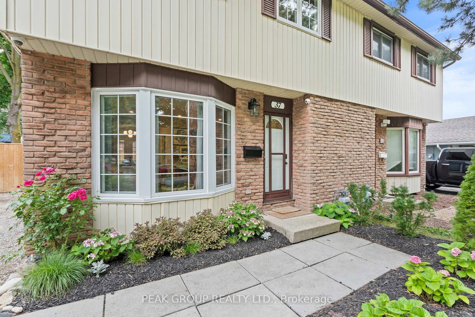 37 Elma Street • St. Catharines, ON photo 3