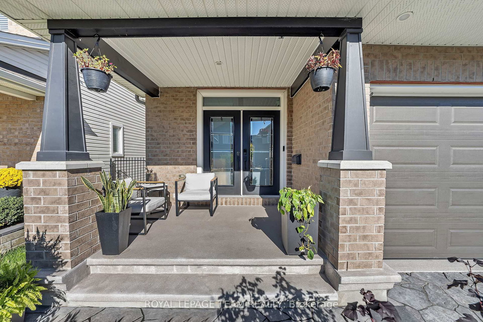 2842 Grand Canal Street • Ottawa, ON photo 2