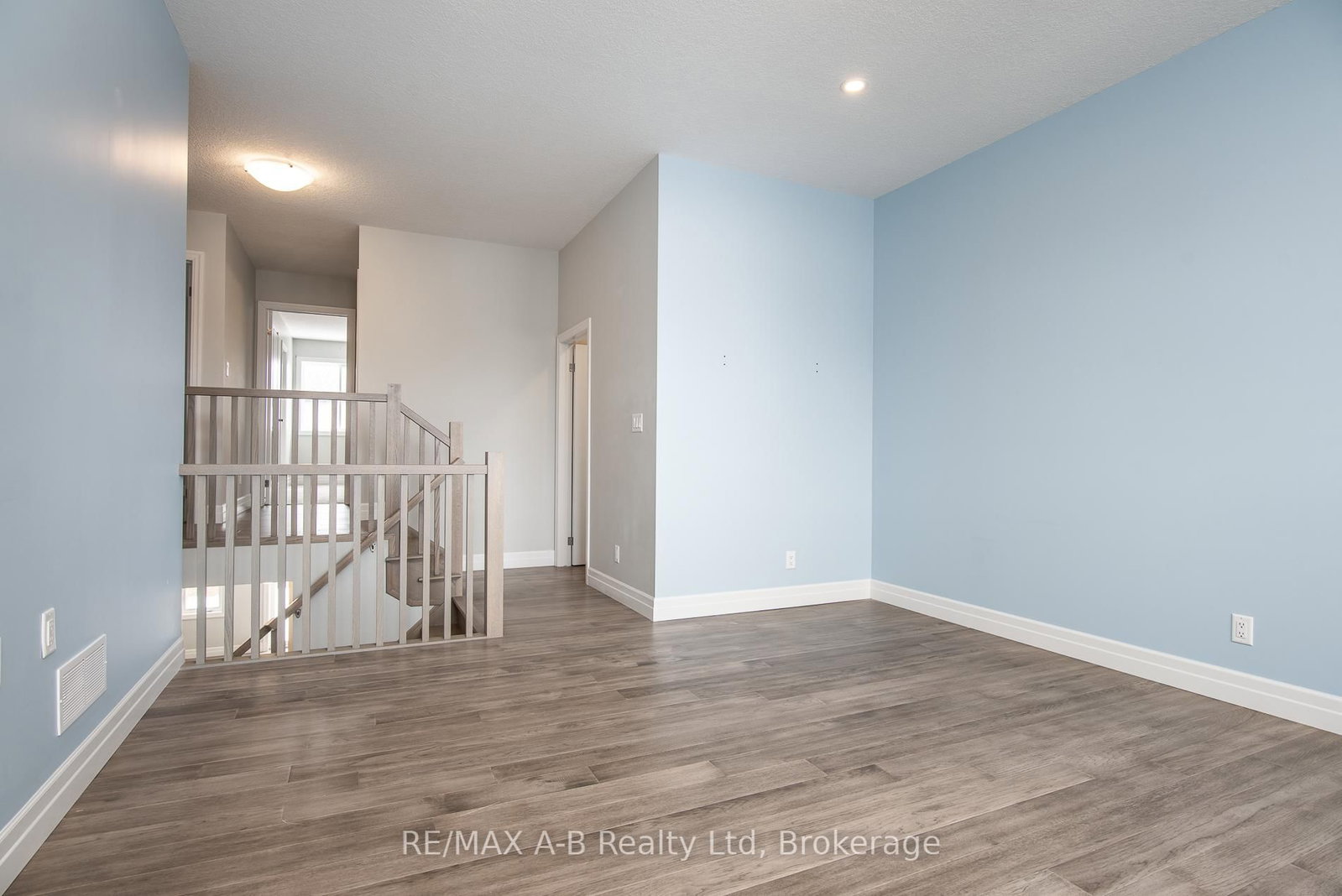 45 ROBERTSON Drive • Stratford, ON photo 22