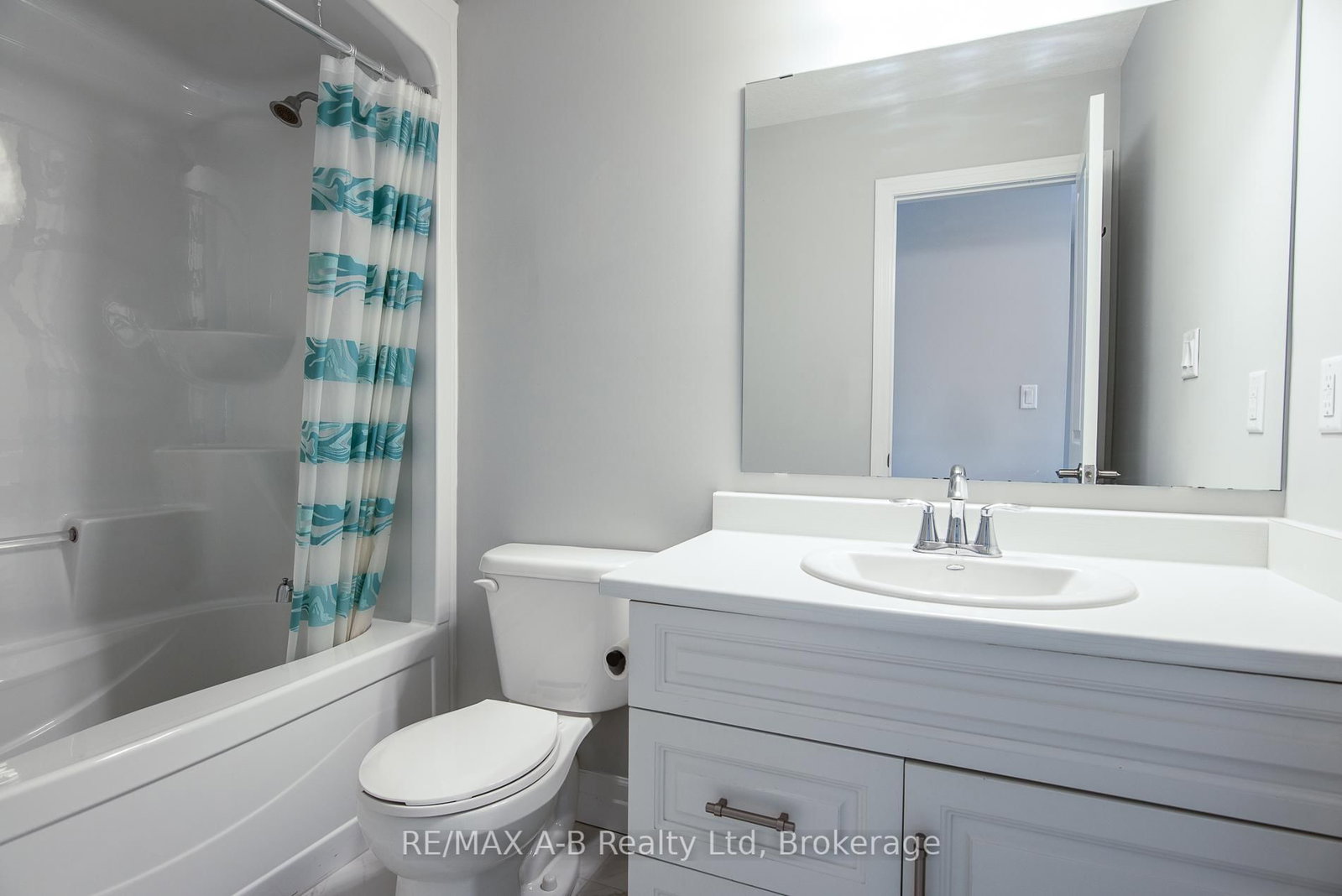 45 ROBERTSON Drive • Stratford, ON photo 28
