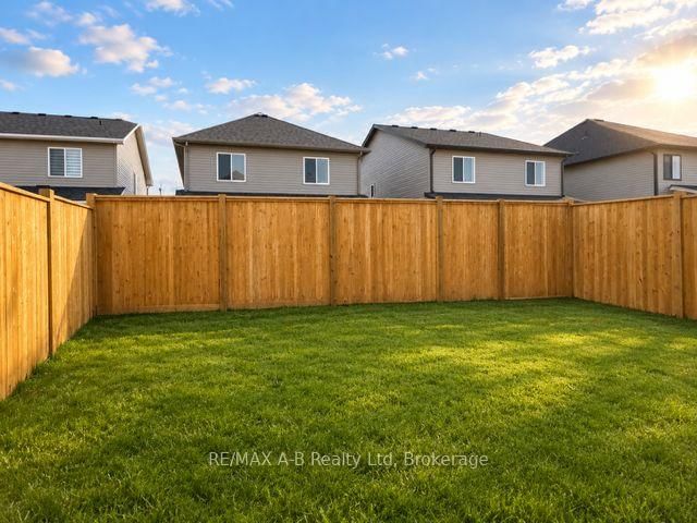 45 ROBERTSON Drive • Stratford, ON photo 3