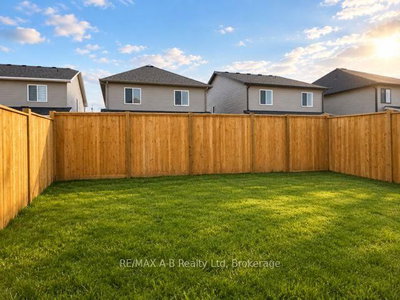 45 ROBERTSON Drive • Stratford, ON photo 3