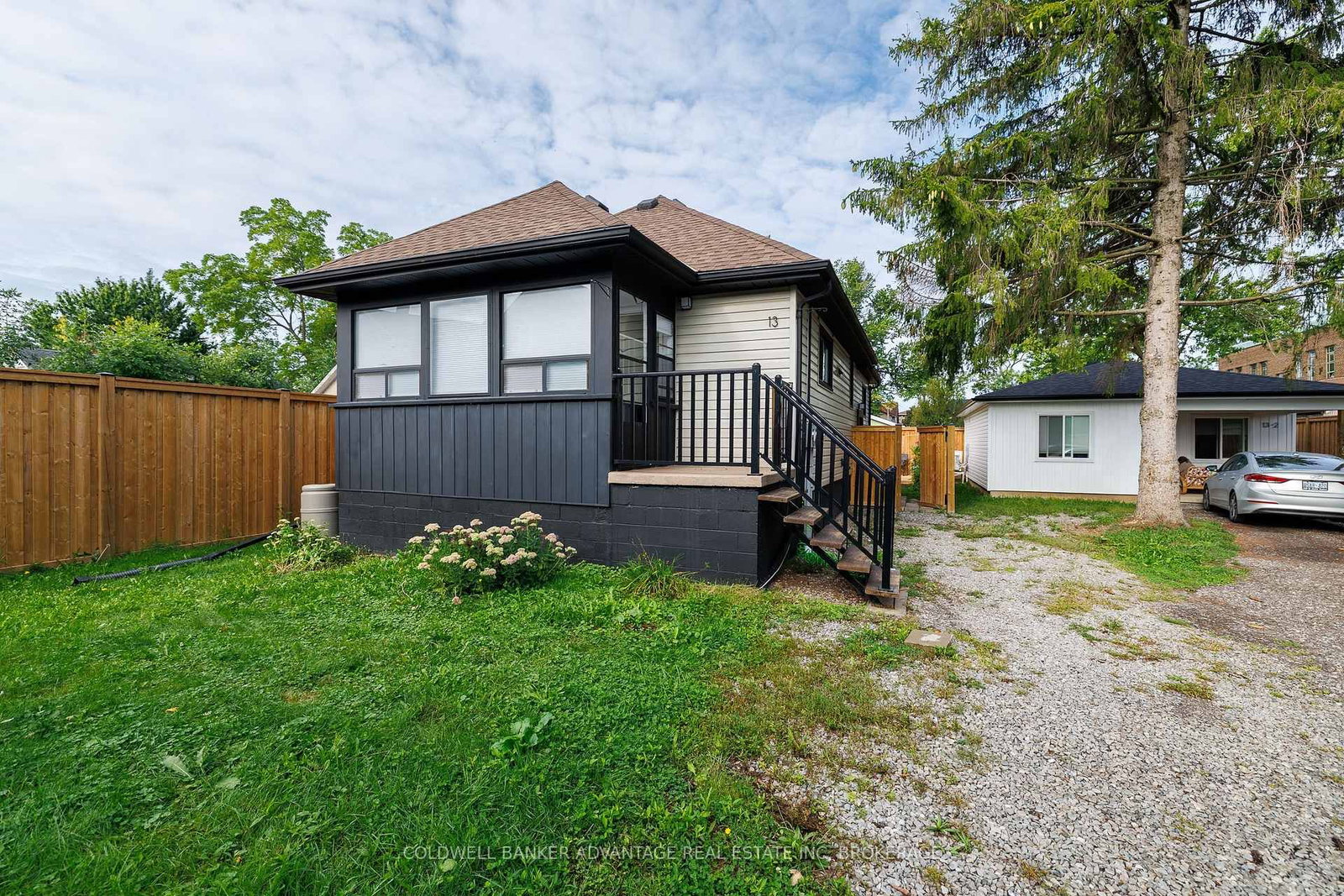 13/15 Duncan Street W • Welland, ON photo 3