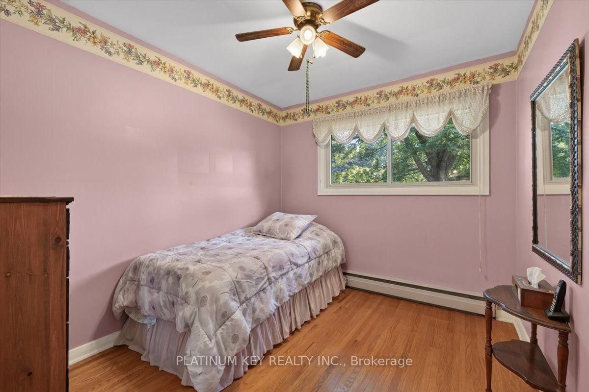2392 London Street • Strathroy-Caradoc, ON photo 12