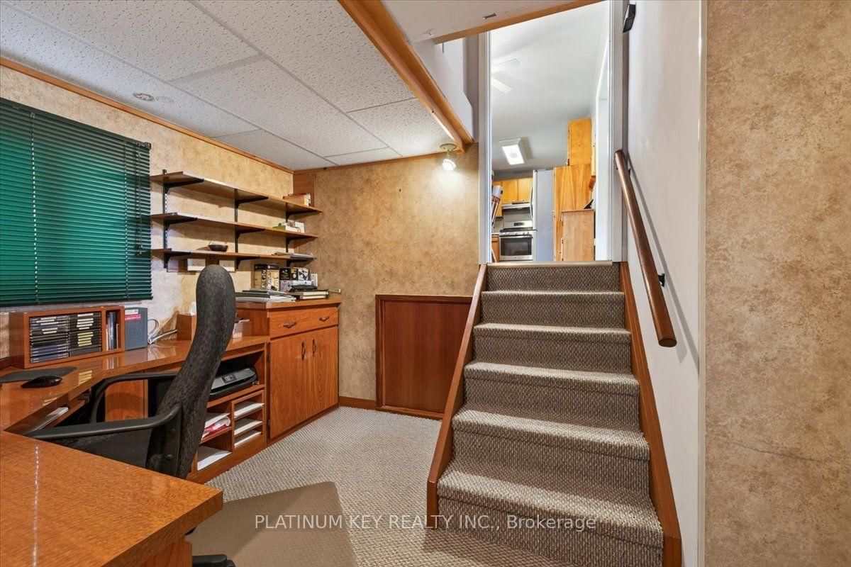 2392 London Street • Strathroy-Caradoc, ON photo 15