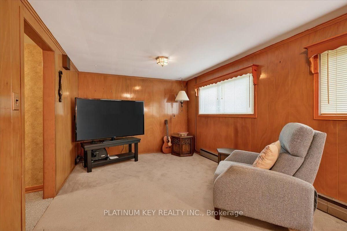 2392 London Street • Strathroy-Caradoc, ON photo 17