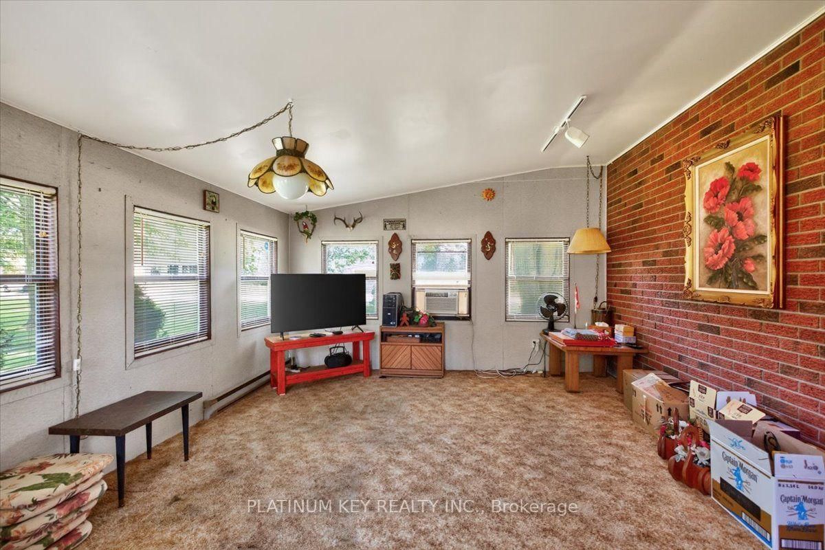2392 London Street • Strathroy-Caradoc, ON photo 22