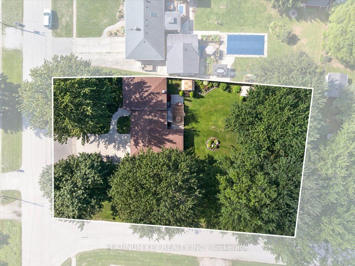 2392 London Street • Strathroy-Caradoc, ON photo 24