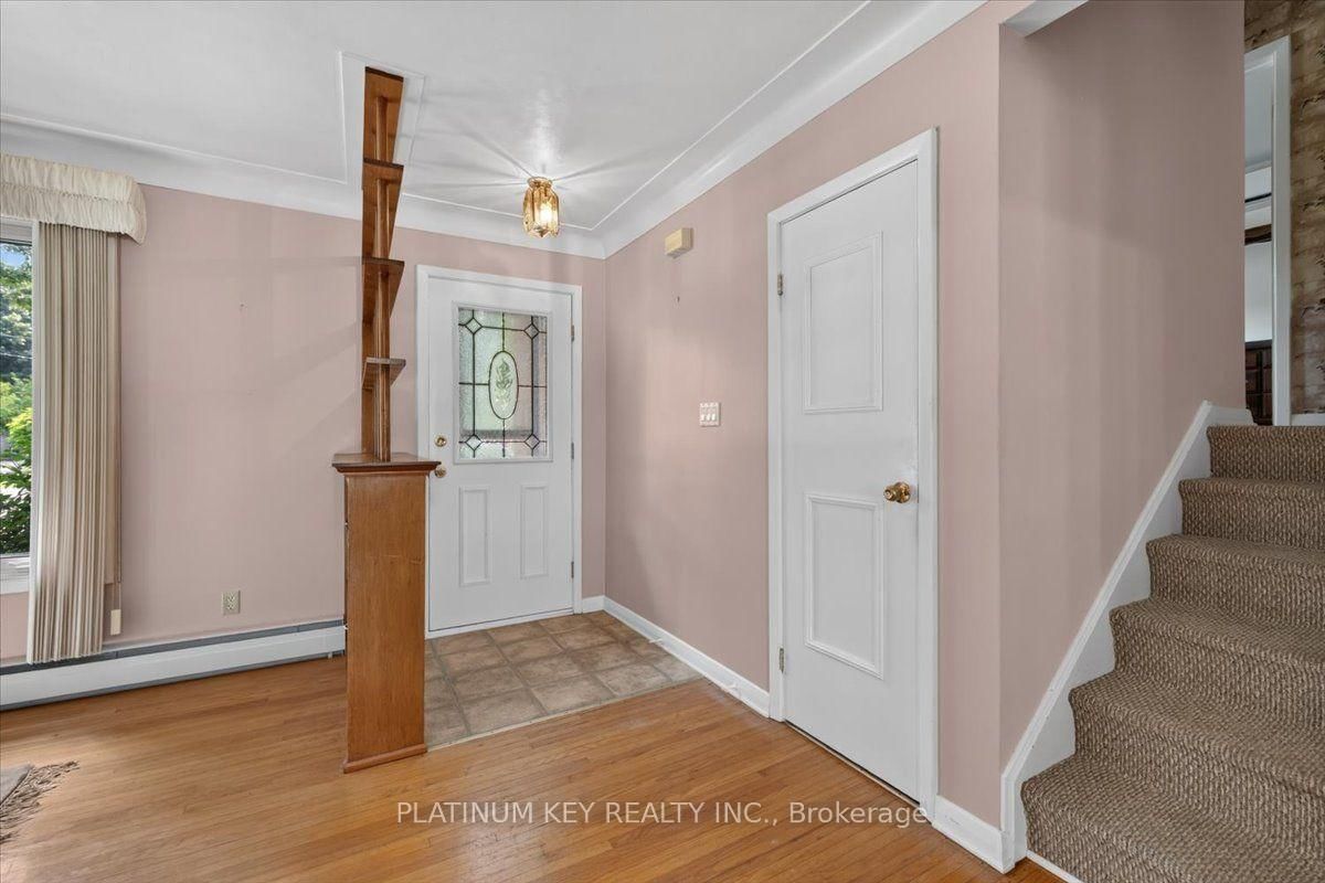 2392 London Street • Strathroy-Caradoc, ON photo 4