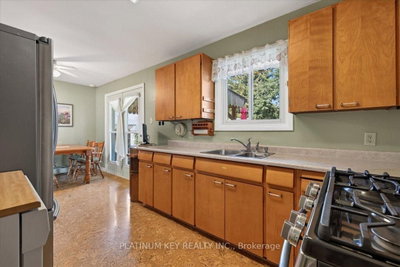 2392 London Street • Strathroy-Caradoc, ON photo 8