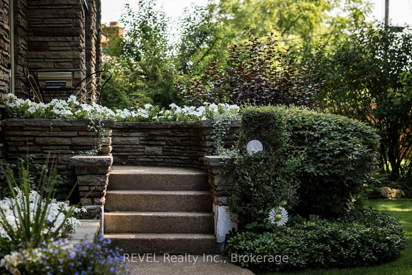 7 Glenayr Place • St. Catharines, ON photo 4