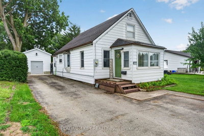 Detached House for sale at 422 Metcalfe Street, Strathroy-Caradoc, Ontario, N7G 1N7 - SW - MLS: X13751850
