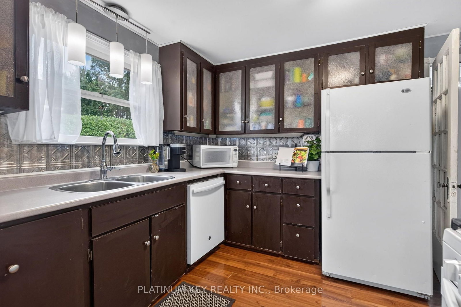 422 Metcalfe Street W • Strathroy-Caradoc, ON photo 14