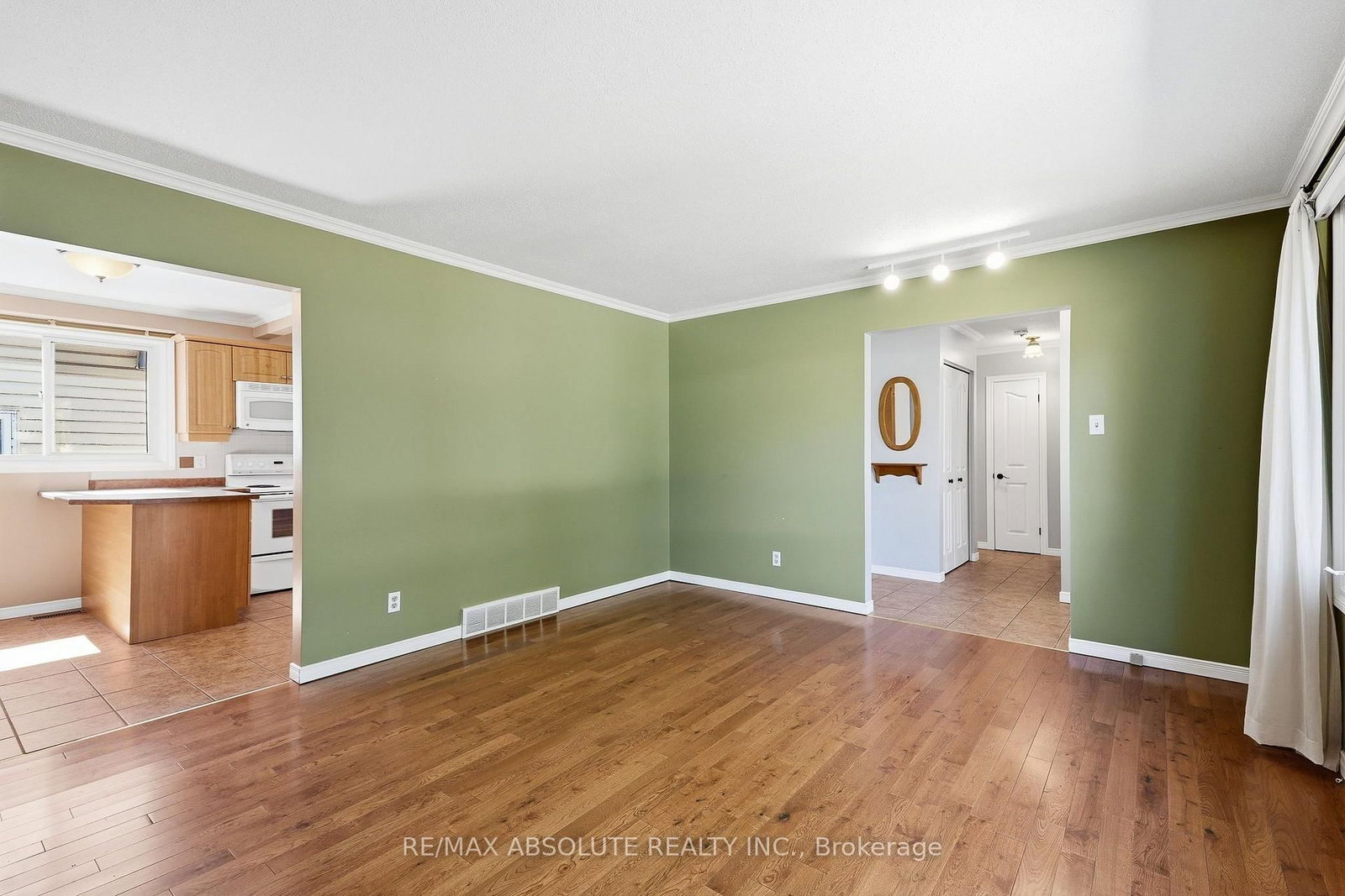 346 Galloway Drive • Orleans, ON photo 6