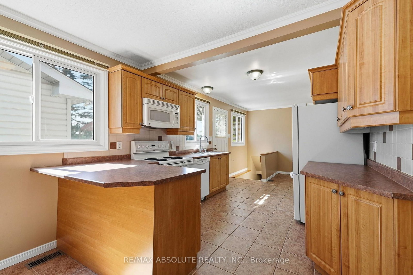 346 Galloway Drive • Orleans, ON photo 9