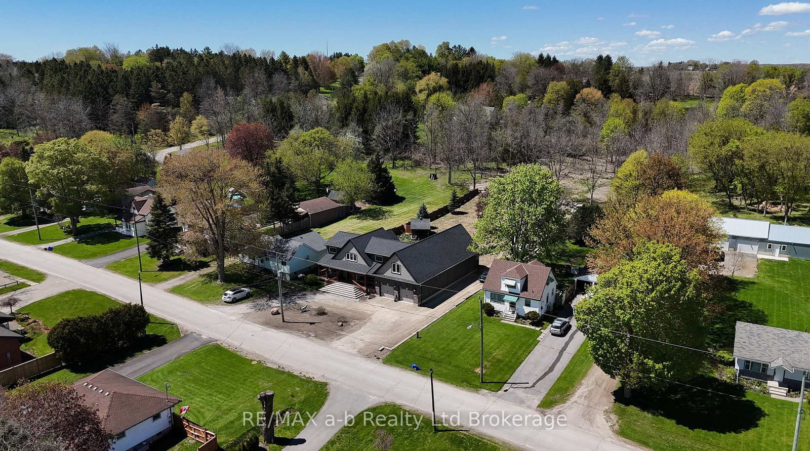 18 Queen Street E • South-West Oxford, ON photo 3