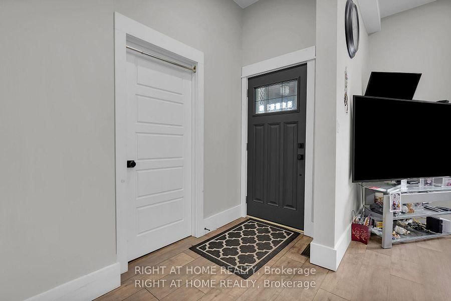7 Myrtle Street • St. Thomas, ON photo 3