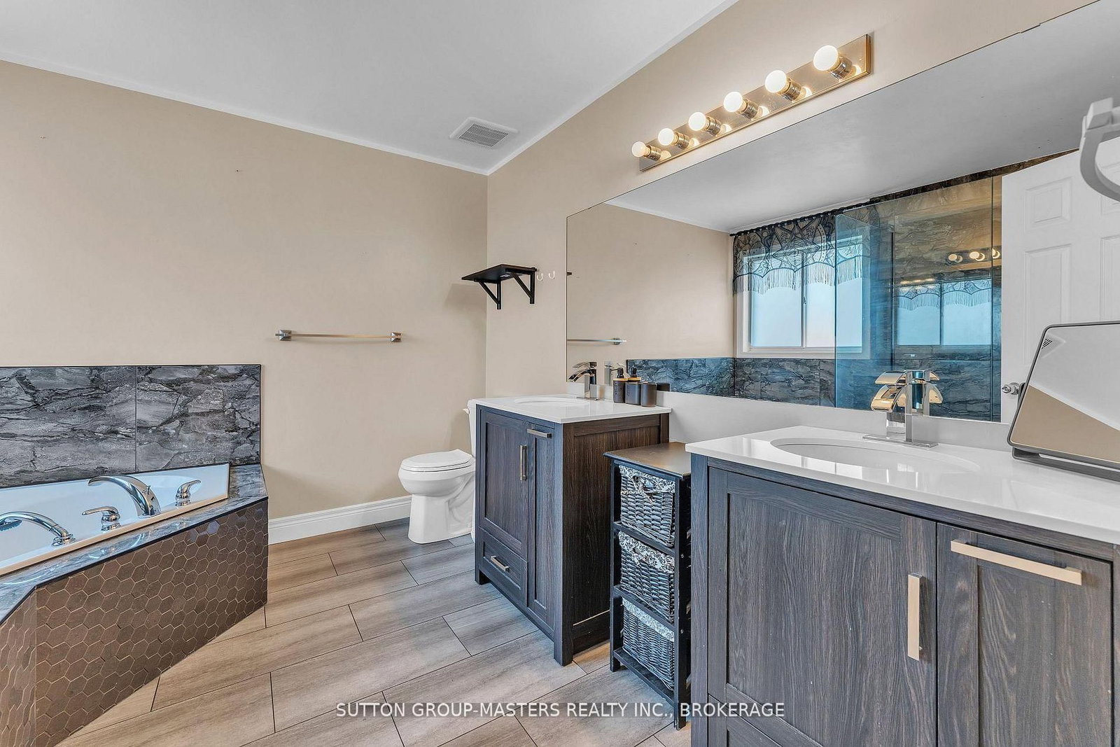 384 Emerald Street • Kingston, ON photo 23