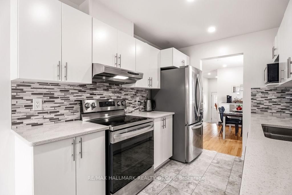 450 Brettonwood Ridge • Ottawa, ON photo 14