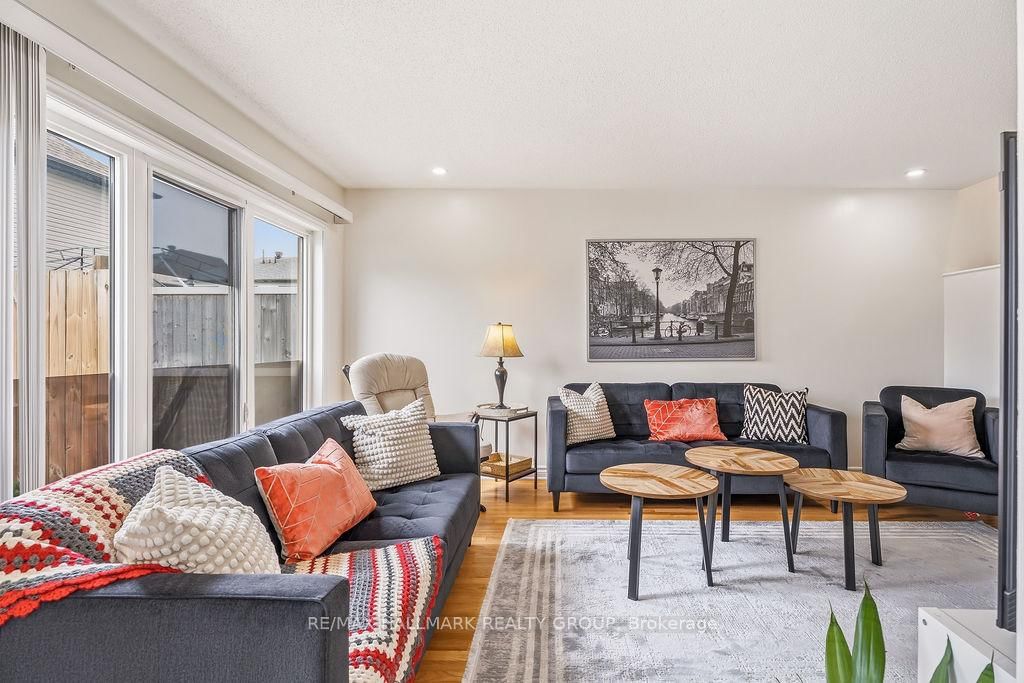 450 Brettonwood Ridge • Ottawa, ON photo 18