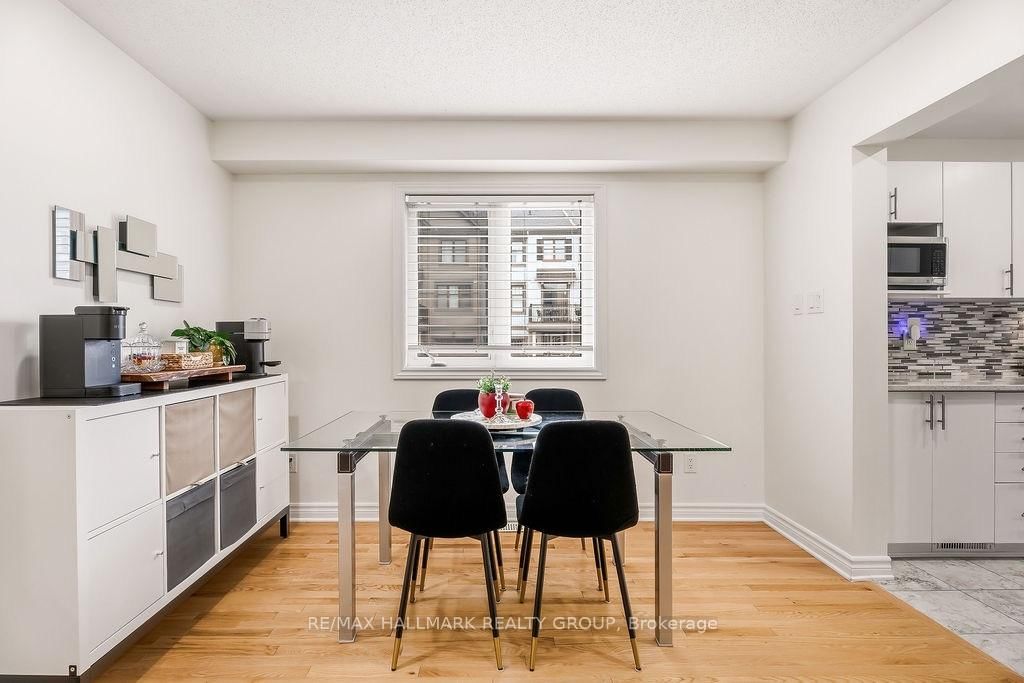 450 Brettonwood Ridge • Ottawa, ON photo 9
