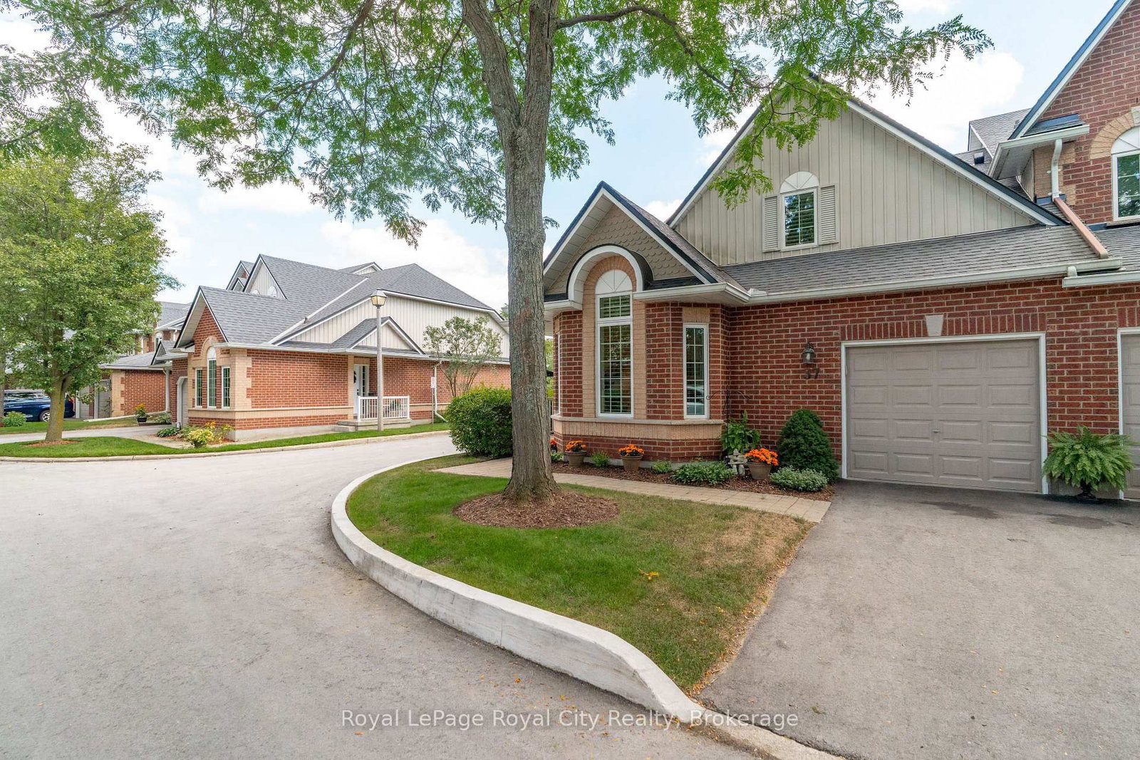 60 Ptarmigan Drive • #37 • Guelph, ON photo 3