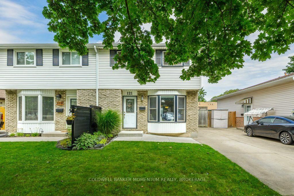 121 Dorothy Street • St. Catharines, ON photo 3