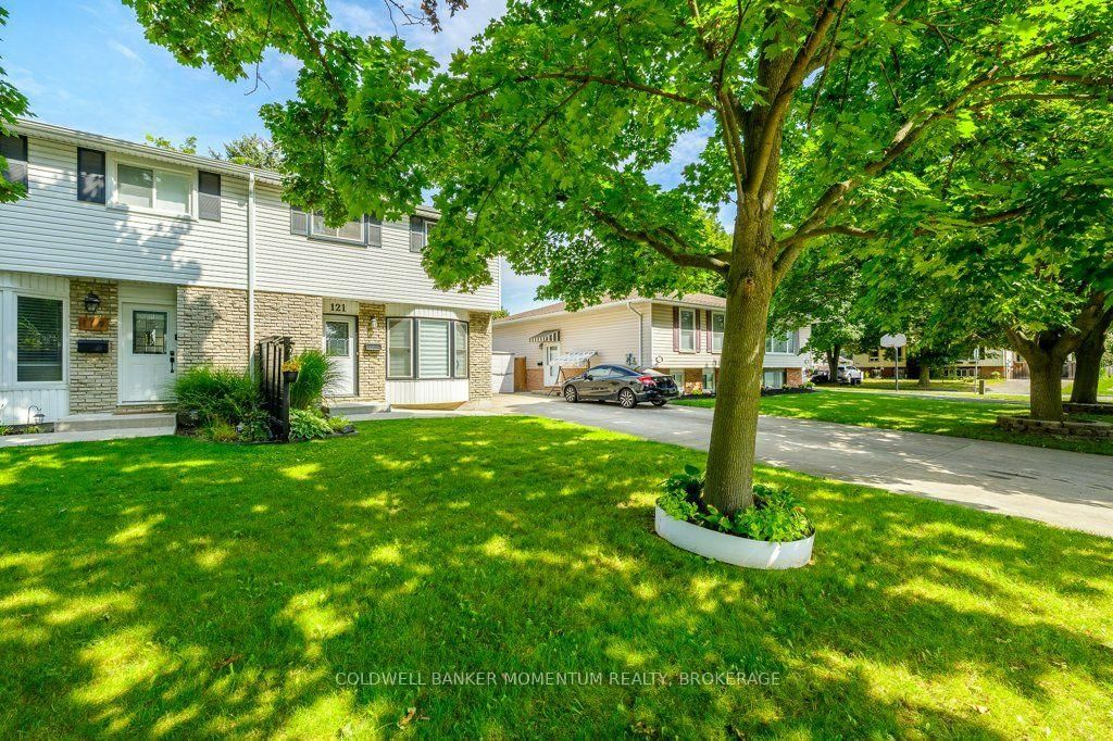 121 Dorothy Street • St. Catharines, ON photo 4