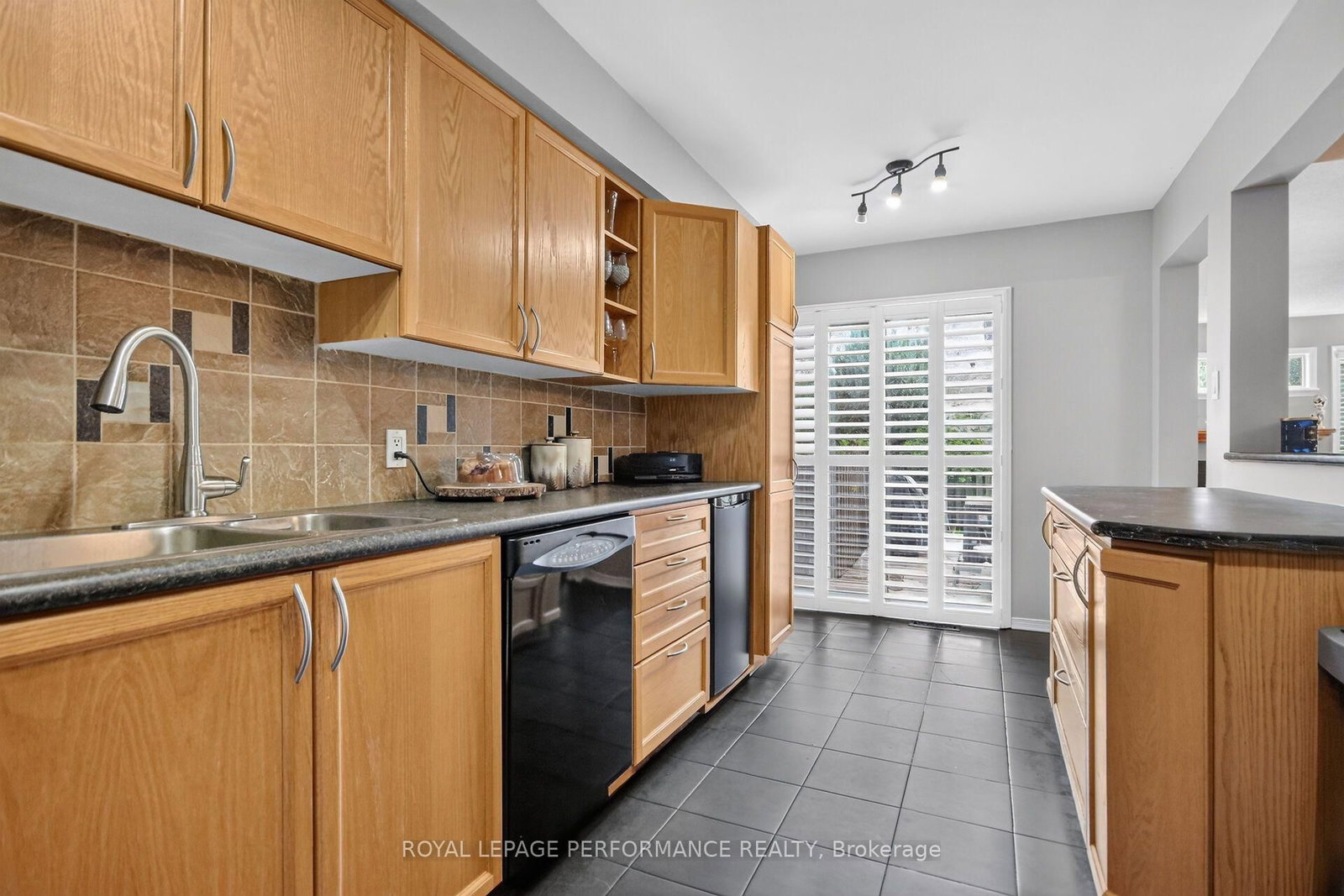 7 Calaveras Avenue • Ottawa, ON photo 6