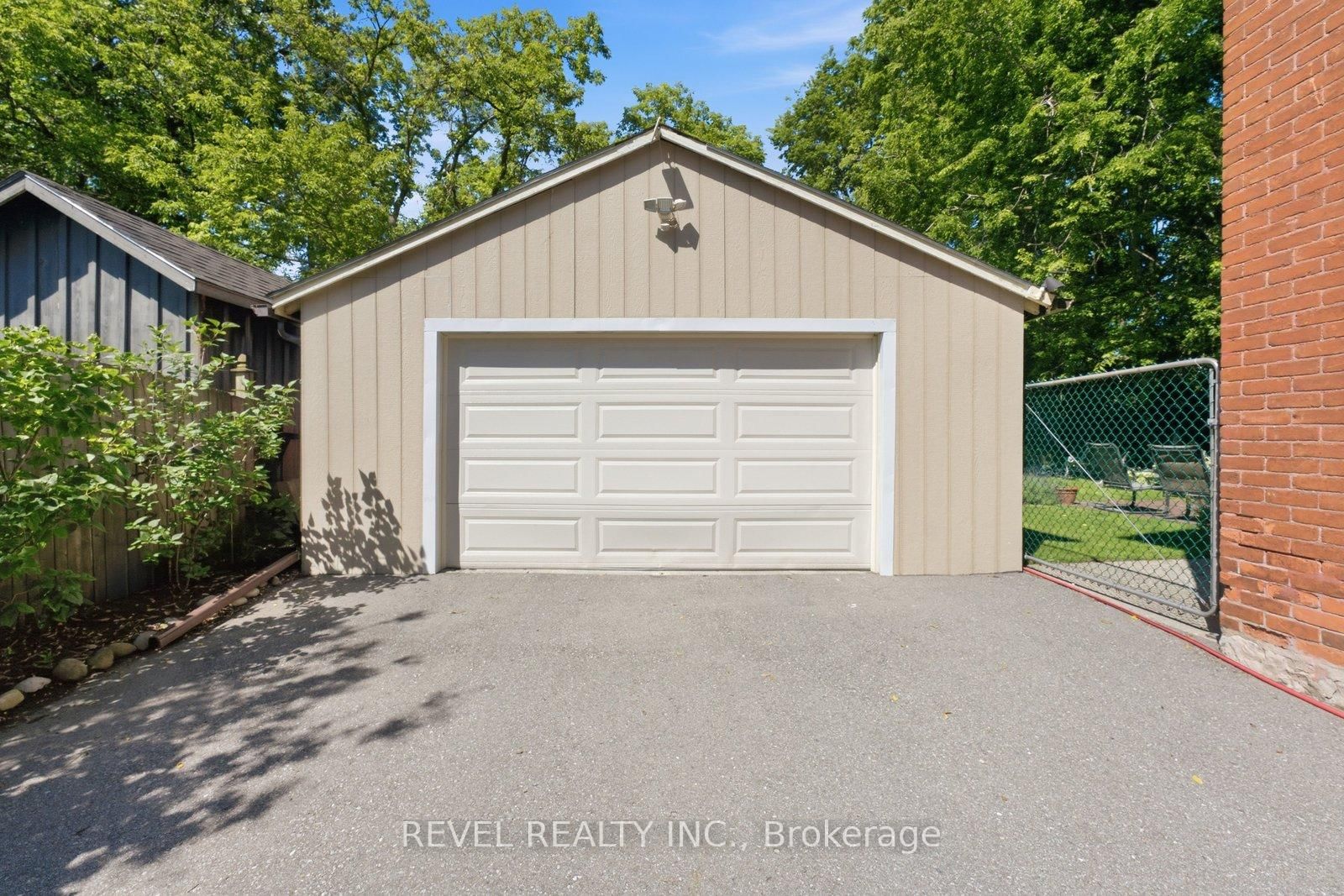73 Grand River Street S • Brant, ON photo 25
