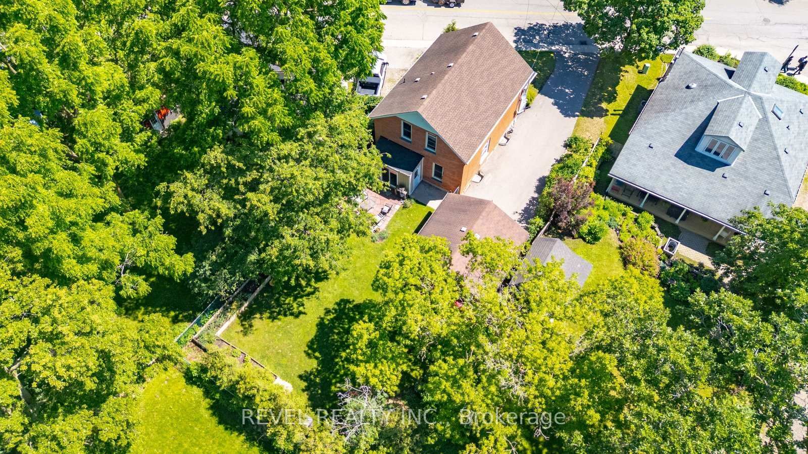 73 Grand River Street S • Brant, ON photo 33