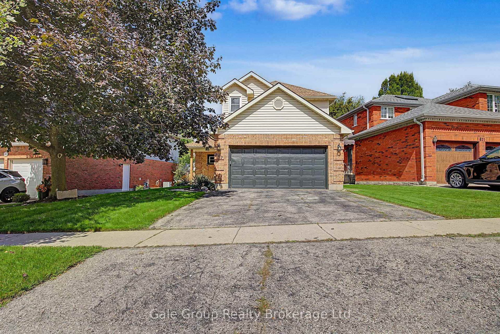 667 Springbank Avenue N • Woodstock, ON photo 1