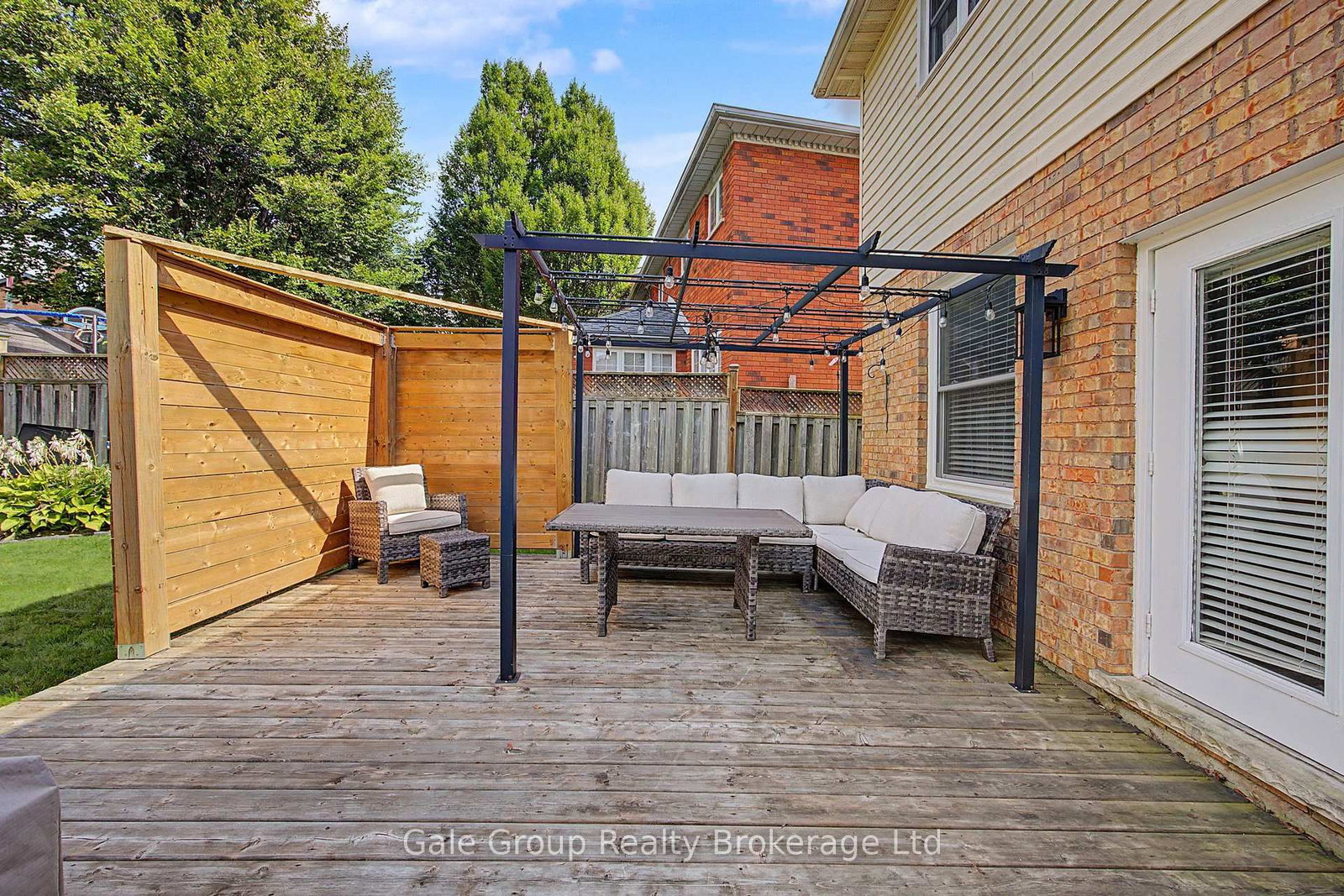 667 Springbank Avenue N • Woodstock, ON photo 32