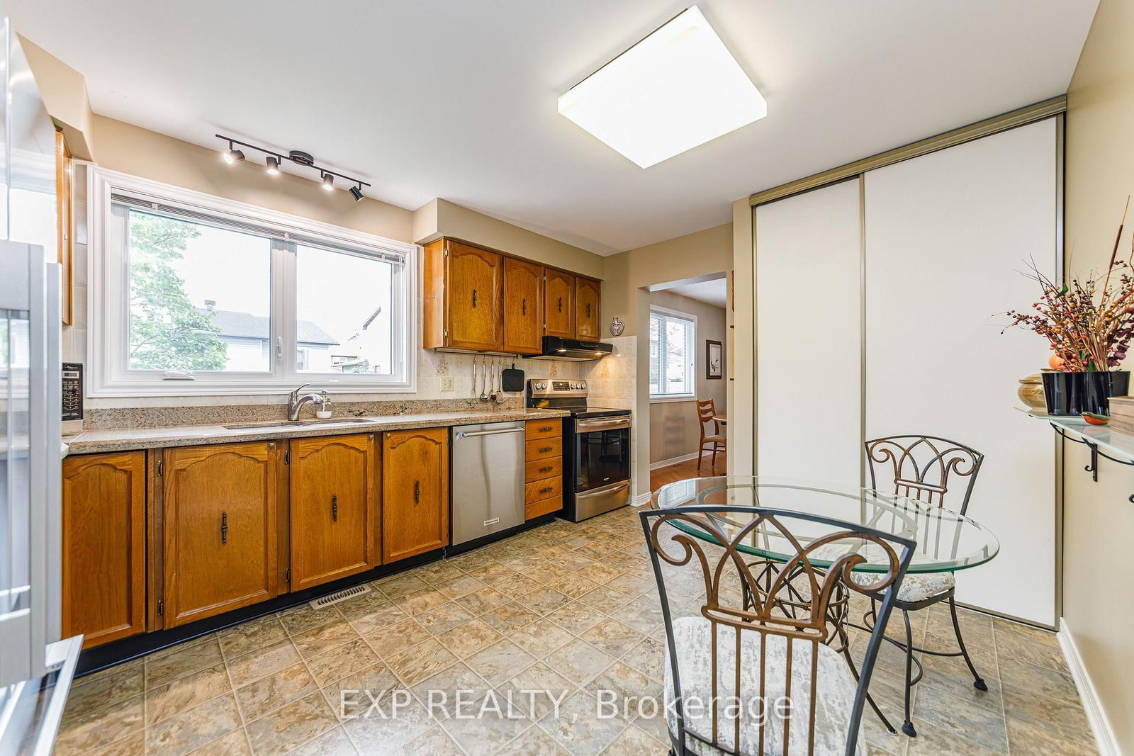 1166 Bordeau Grove • Ottawa, ON photo 14