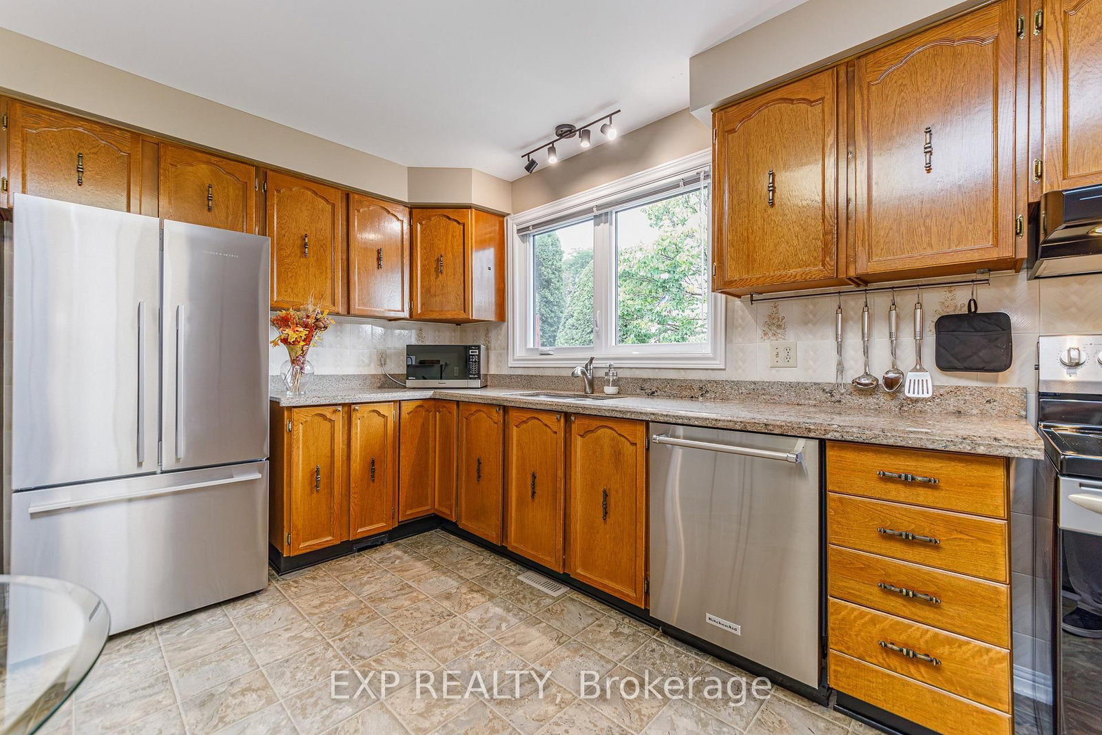 1166 Bordeau Grove • Ottawa, ON photo 15