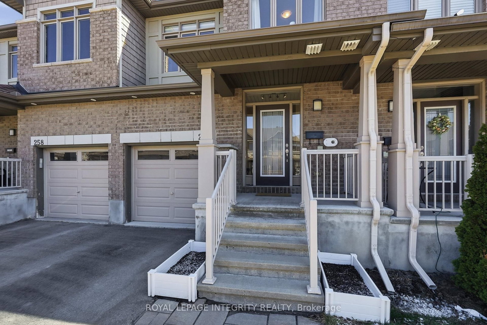 256 Gossamer Street • Ottawa, ON photo 2
