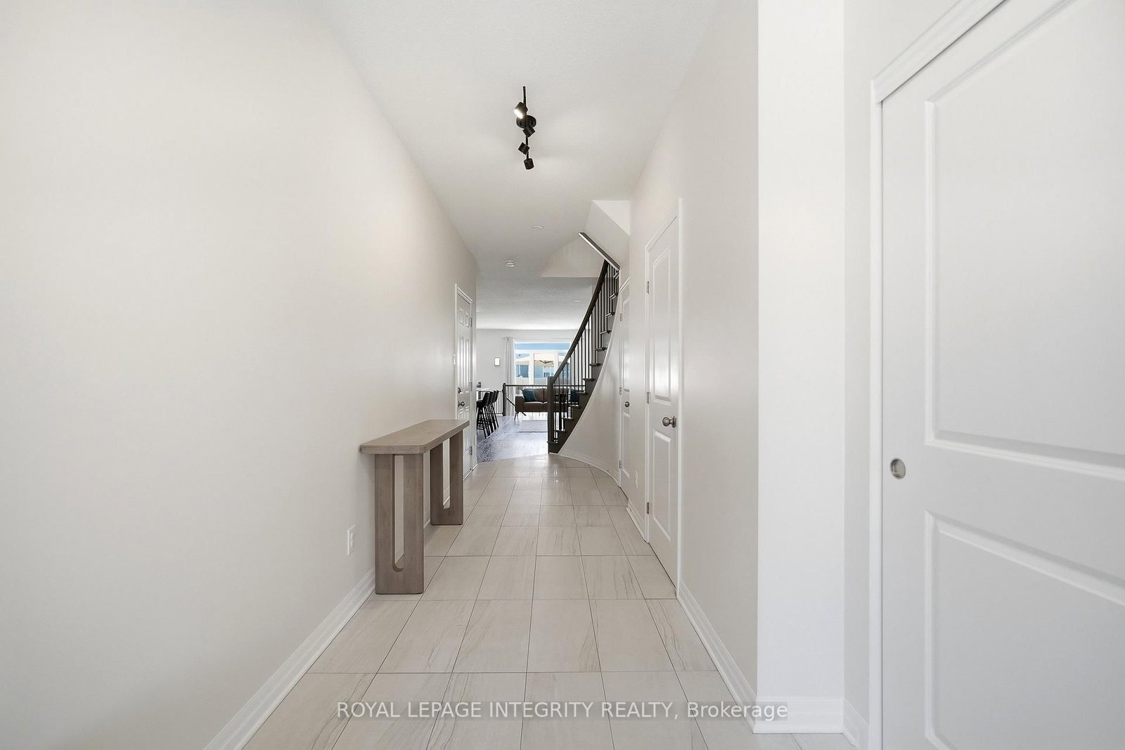 256 Gossamer Street • Ottawa, ON photo 4