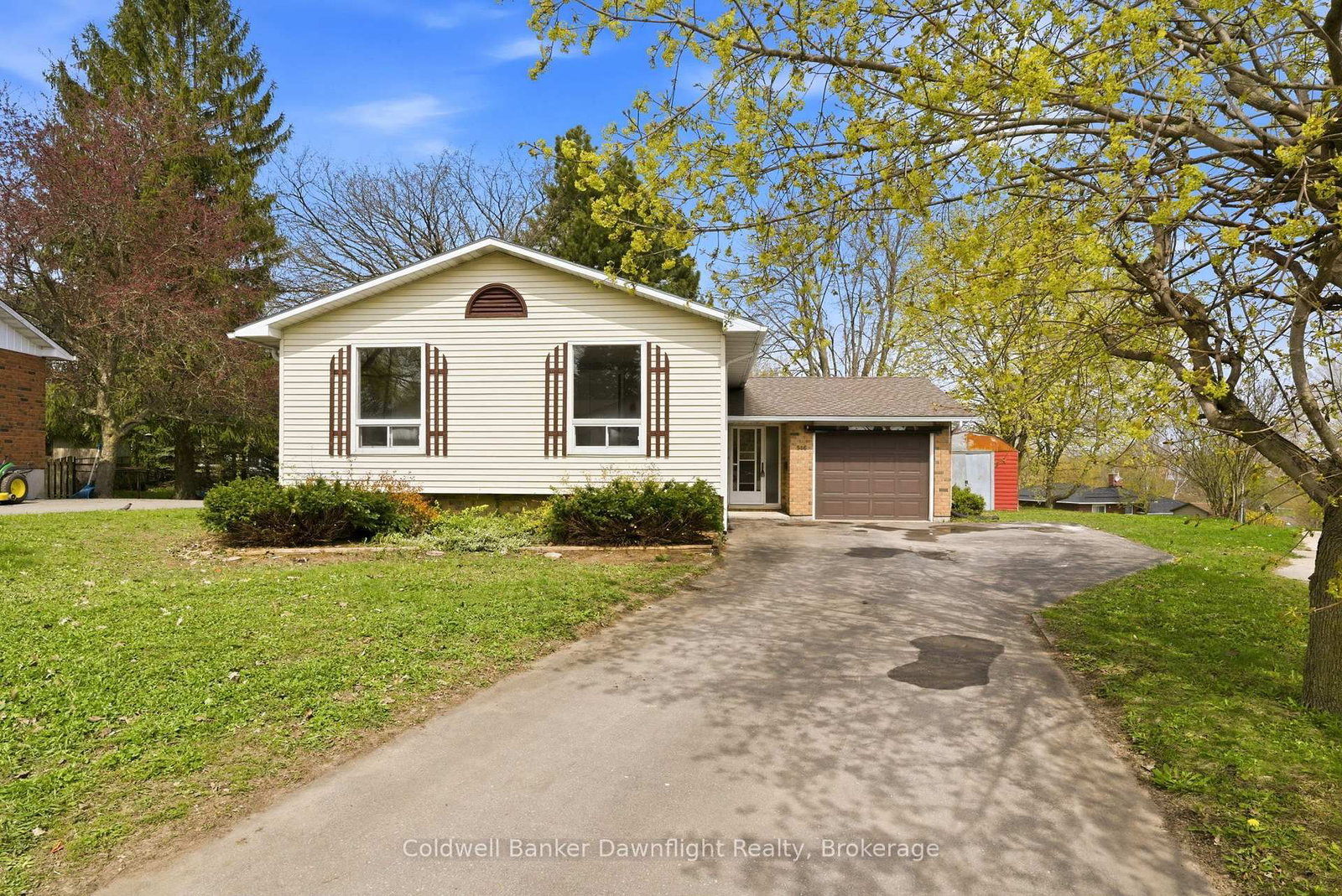 516 Maitland Court • North Huron, ON photo 2