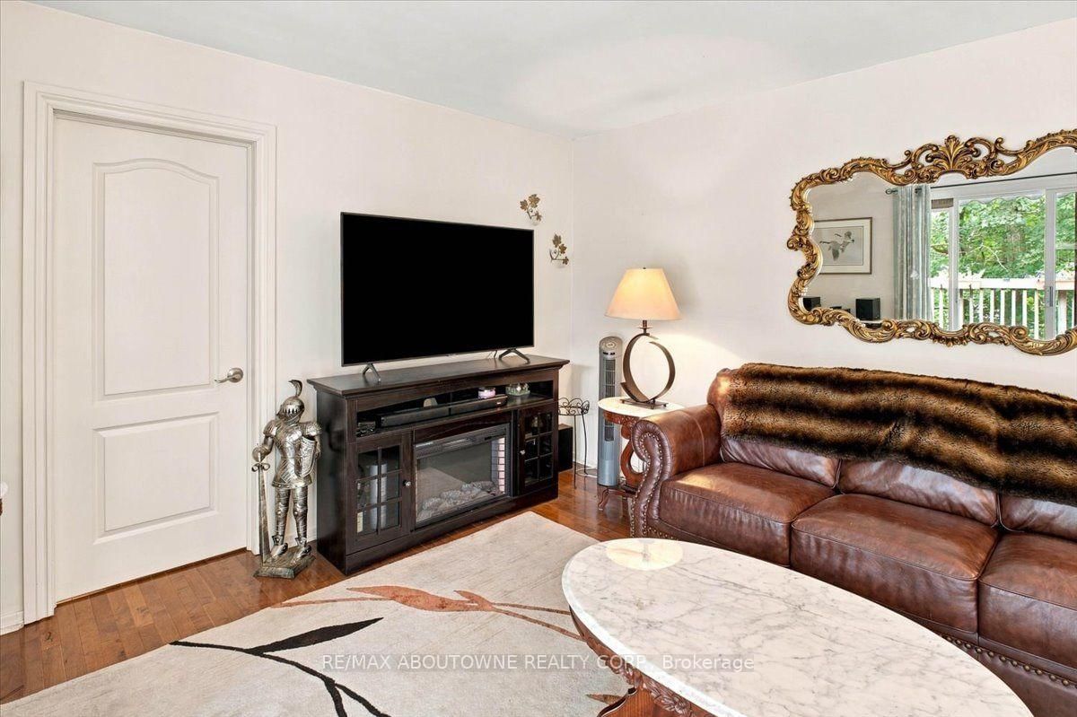 943 Mayfair Crescent • Kingston, ON photo 11