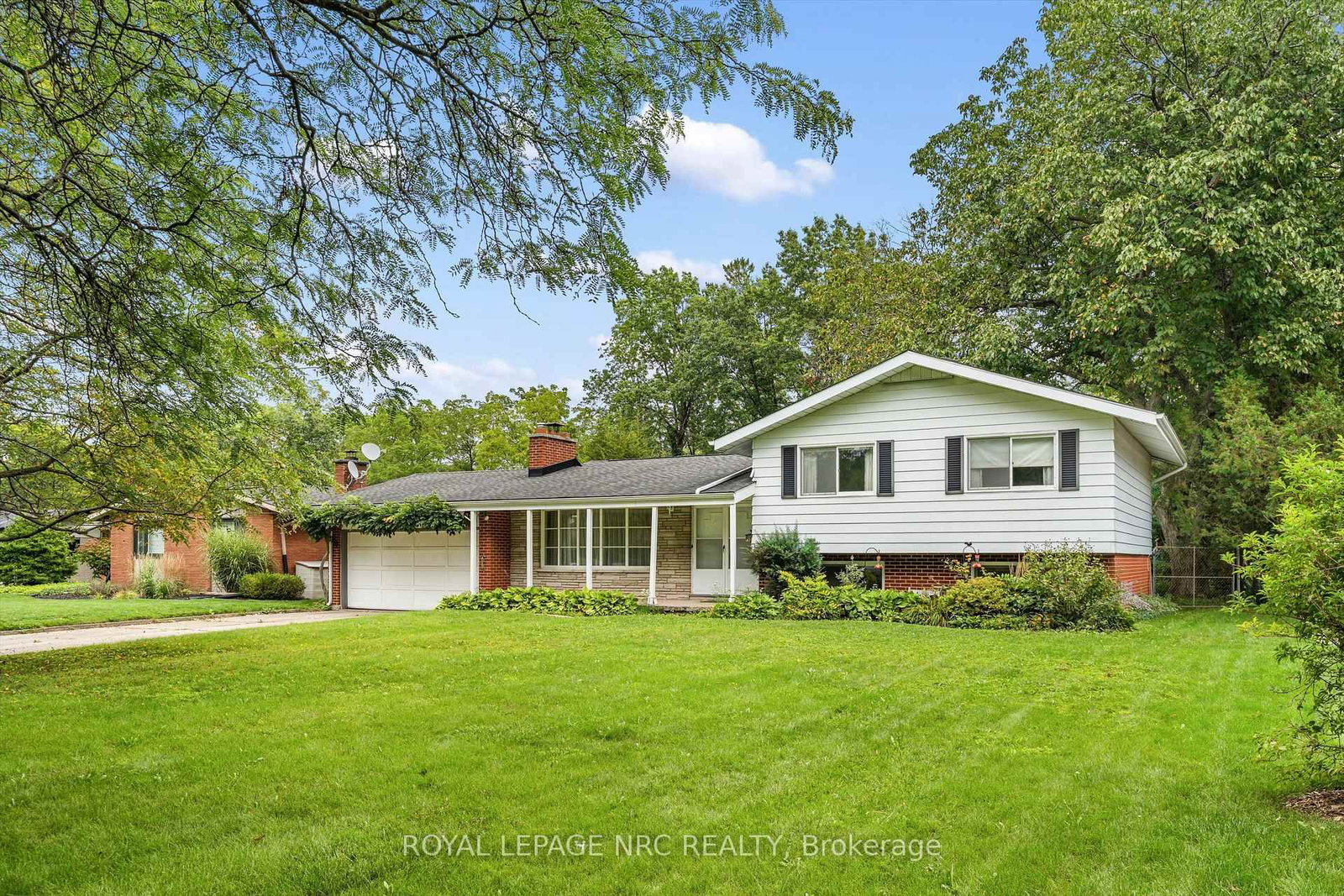 21 Parklane Crescent • St. Catharines, ON photo 2
