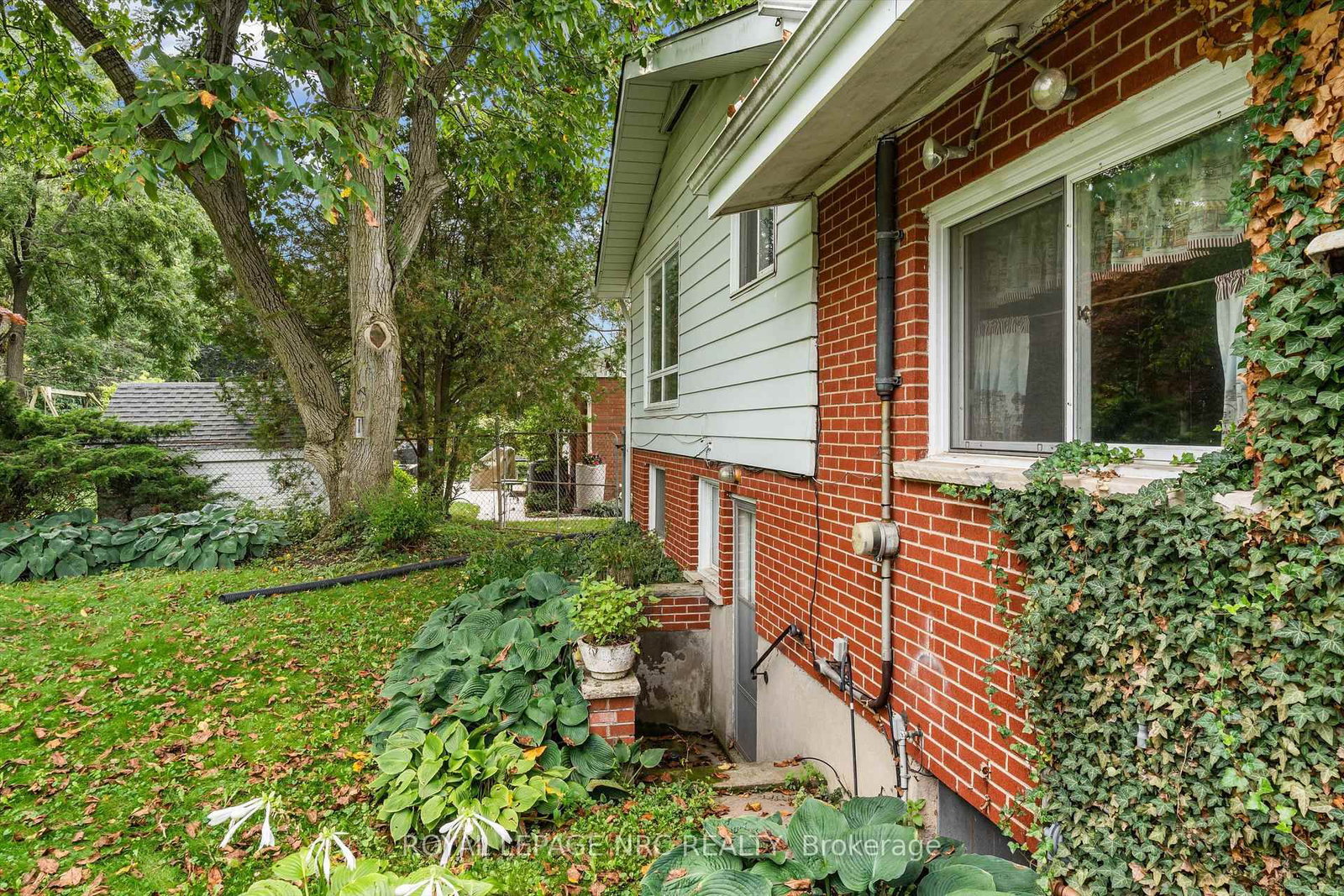 21 Parklane Crescent • St. Catharines, ON photo 38