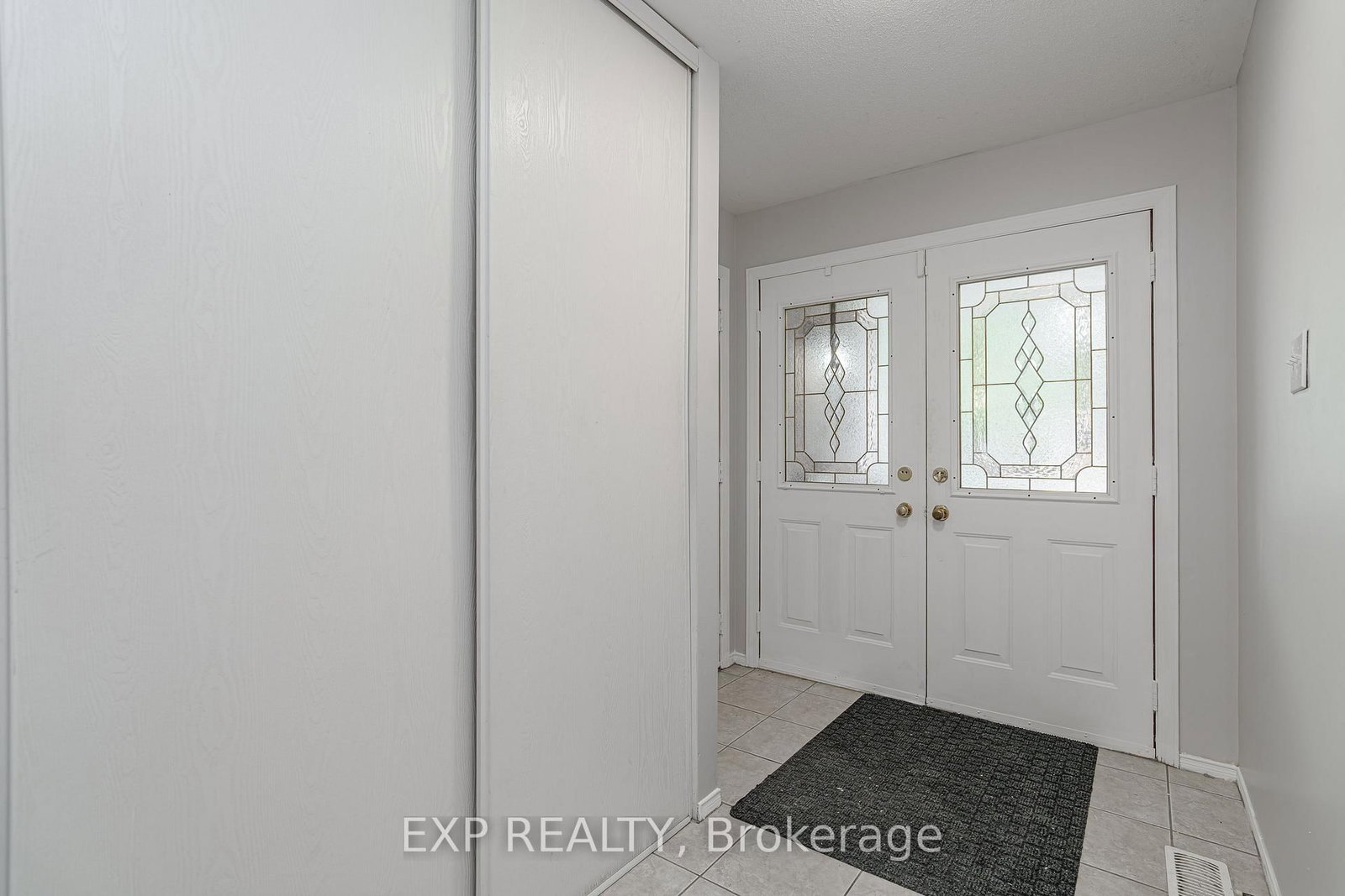 6 Windchime Crescent • Ottawa, ON photo 3