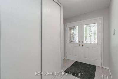 6 Windchime Crescent • Ottawa, ON photo 3