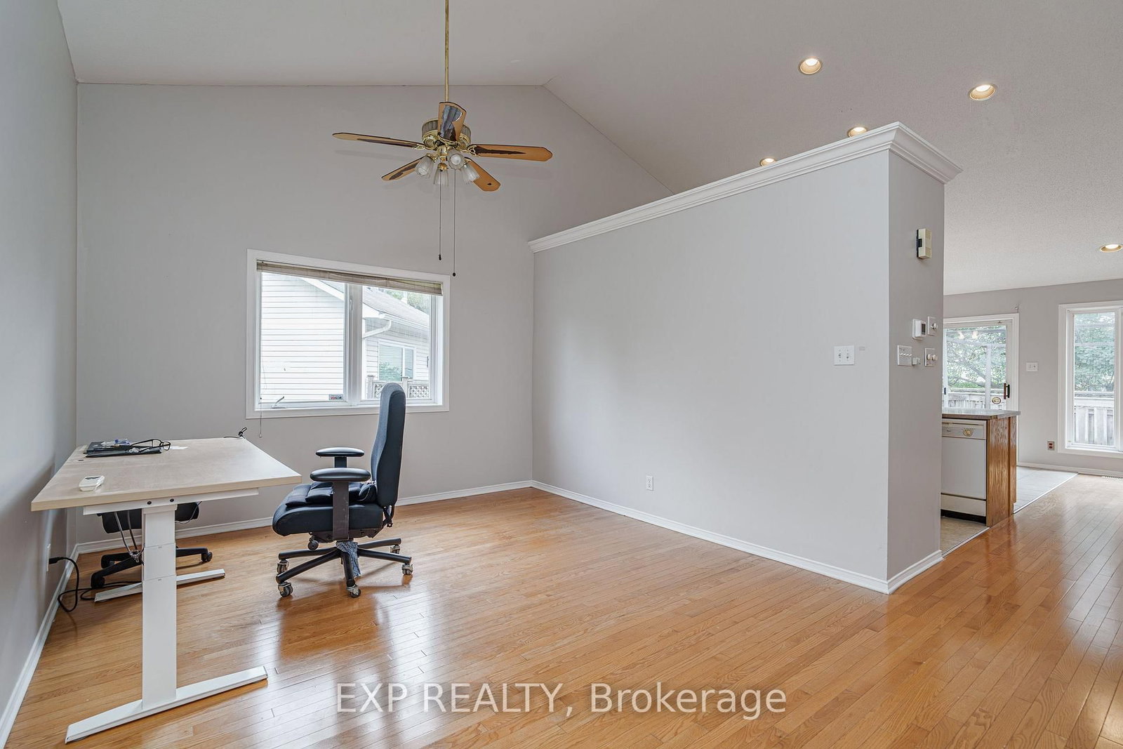 6 Windchime Crescent • Ottawa, ON photo 9