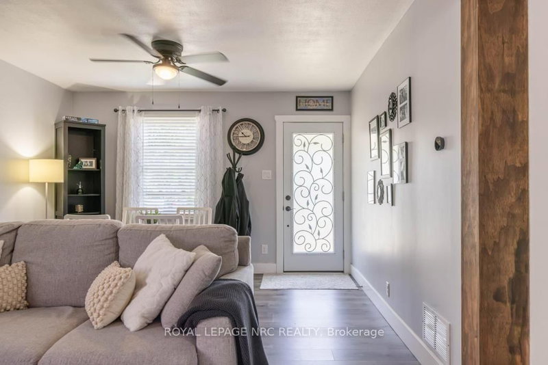 7992 Peter St photo 5
